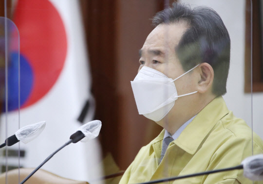 정세균 국무총리가 29일 오전 정부서울청사에서 열린 코로나19 대응 중앙재난안전대책본부(중대본) 회의에서 발언하고 있다.  연합뉴스